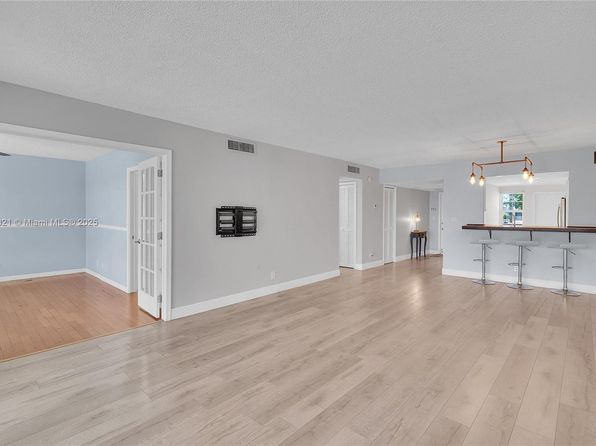 3151 N Course Ln APT 203