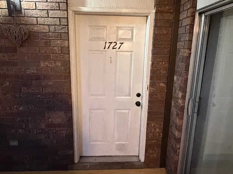 1727 Willowbrook Dr — Photo 11