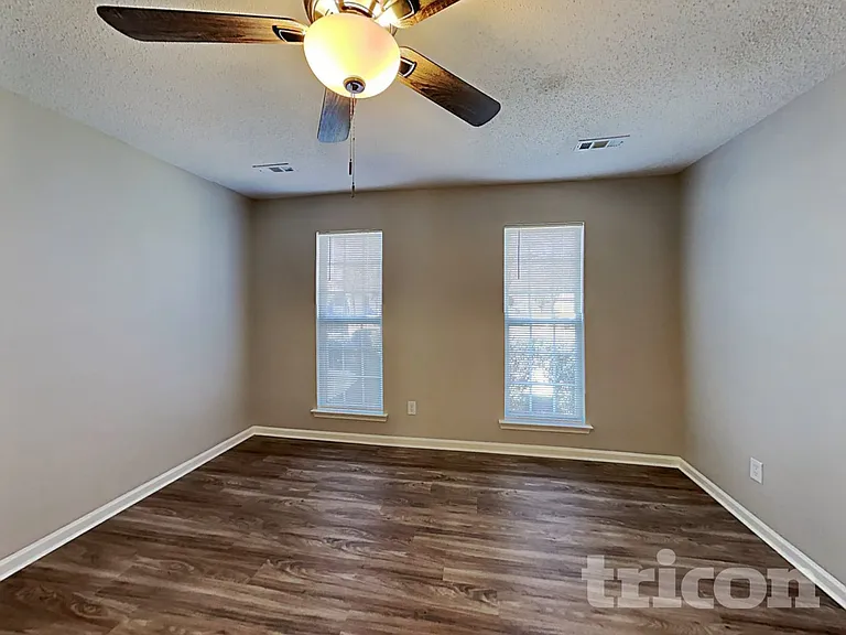 1816 Oakdale Green Dr — Photo 6