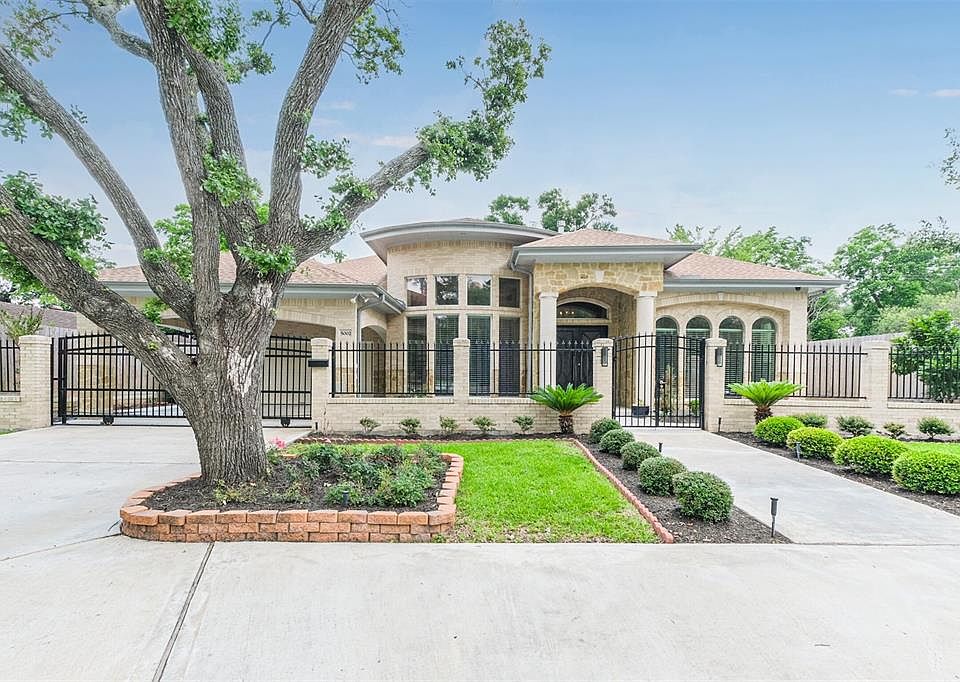 Welcome Home to 5002 Willowbend!