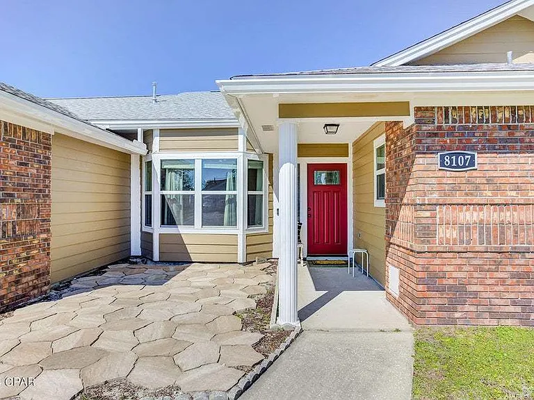 8107 Heritage Woods Ln — Photo 2