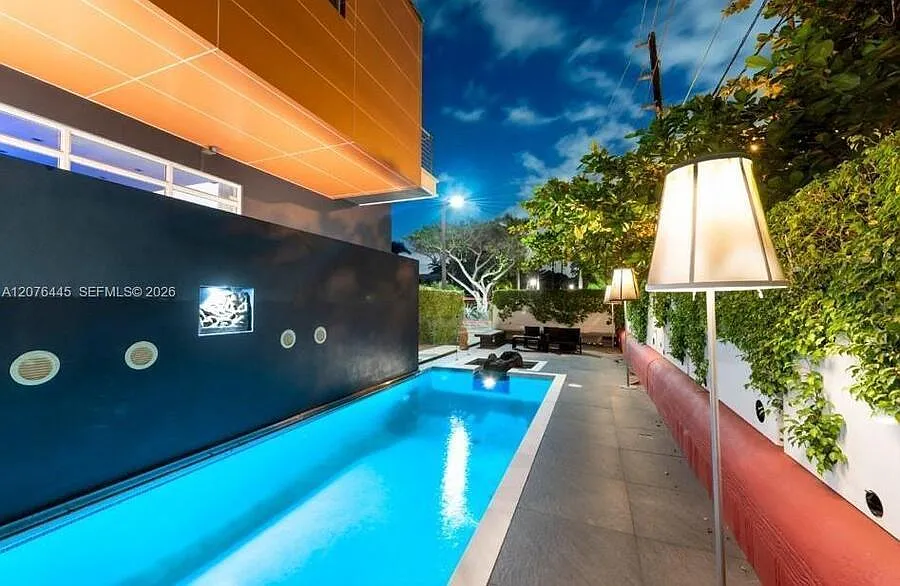 7 bed, 6.5 bath, 3973 sqft, $31,500 — Photo 3