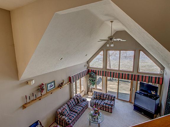 5th image of 3787 England Dr