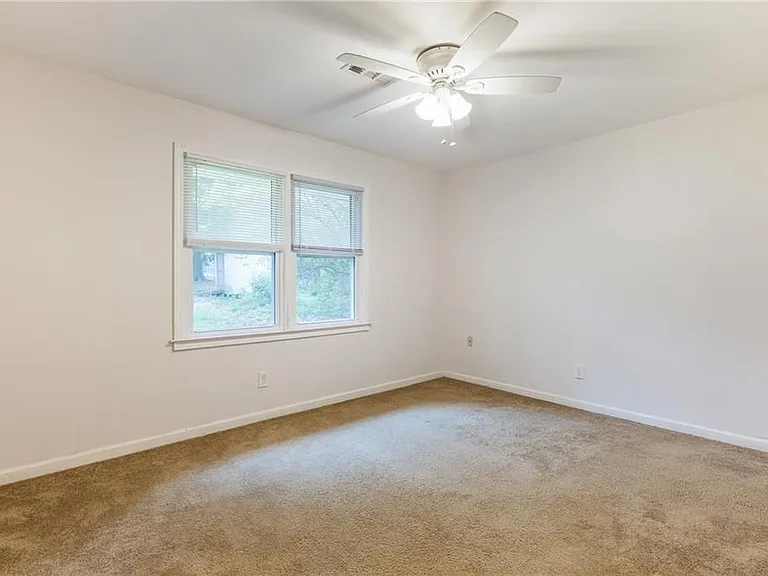 834 Wilson Cir — Photo 16