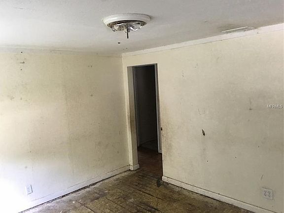 3rd image of 512 Greenway Dr