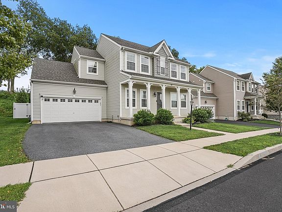 3rd image of 58 Honeysuckle Dr