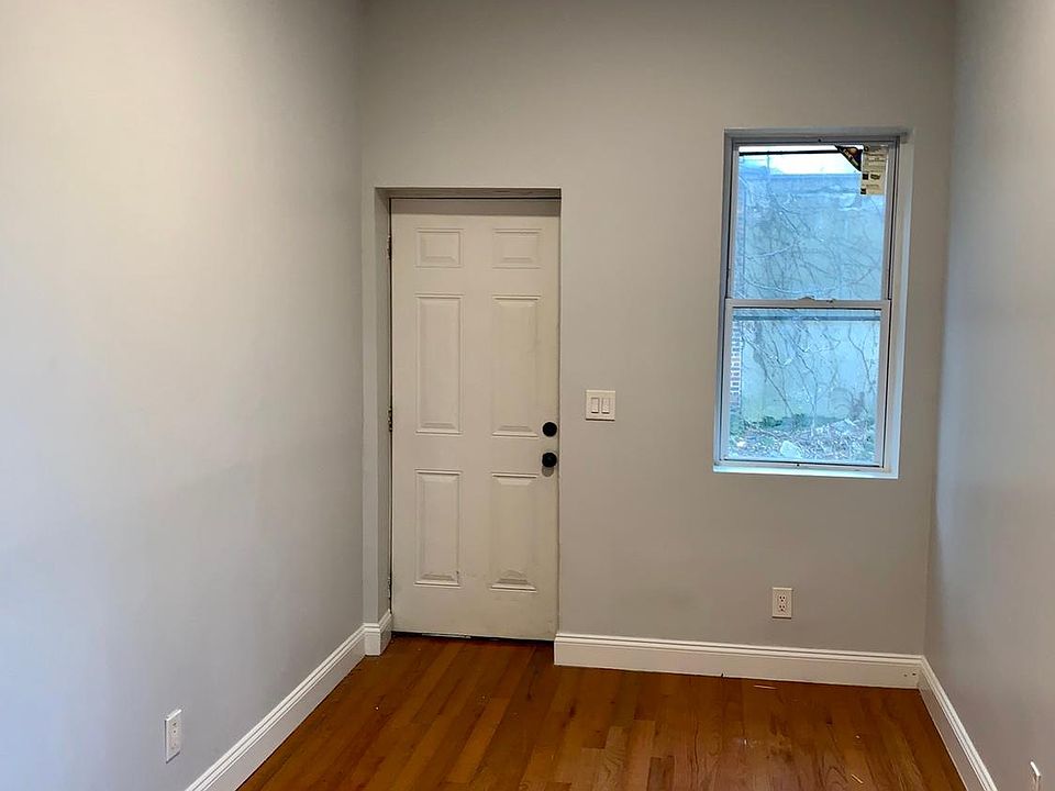 2nd image of 3152 Seymour Ave #1