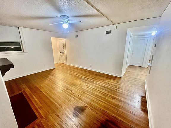 2nd image of 312 E Avenue C