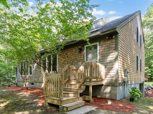 21 Lamprey Lane, Lee, NH 03861