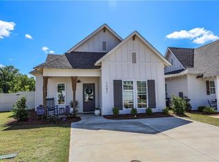 1297 Foxtail Ln, Opelika, AL 36801