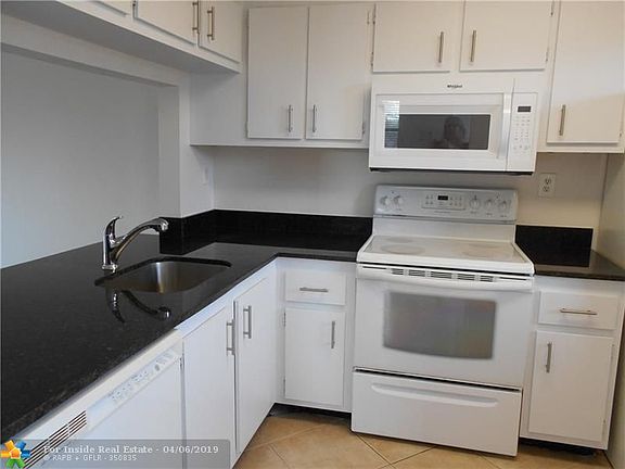 3rd image of 10561 NW 10th St #201