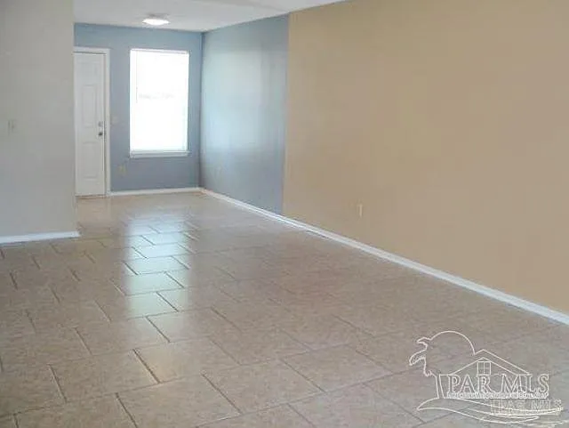 3 bed, 1068 sqft, $1,425 — Photo 3