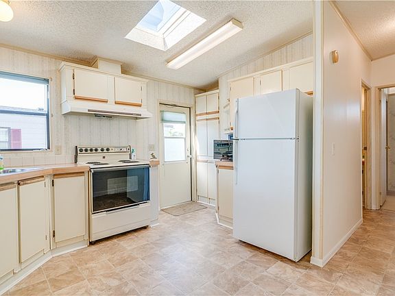 3rd image of 297 Dawn Dr #E