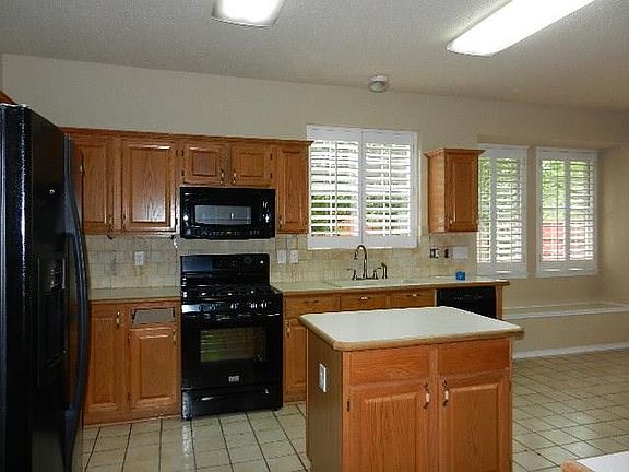 2nd image of 3 Meadow Park Ct