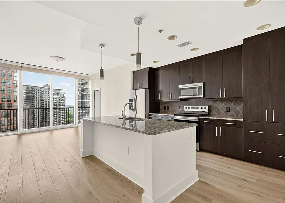 1080 Peachtree St NE #2004