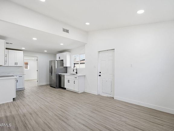 5th image of 3917 W LINCOLN Street