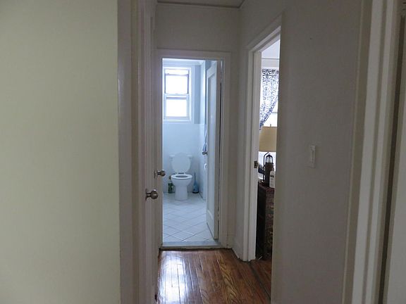 4th image of 623 Larchmont Acres APT A