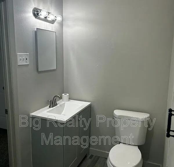 40 E 3rd St #1 — Photo 10