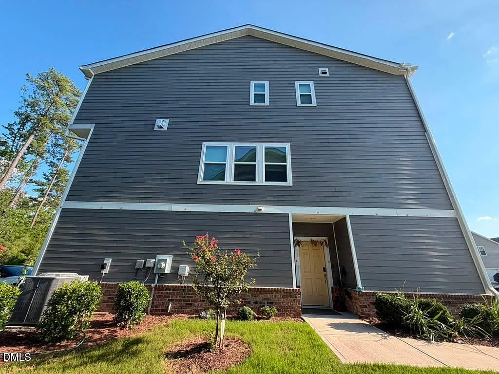4 bed, 3.5 bath, $2,350 — Photo 2