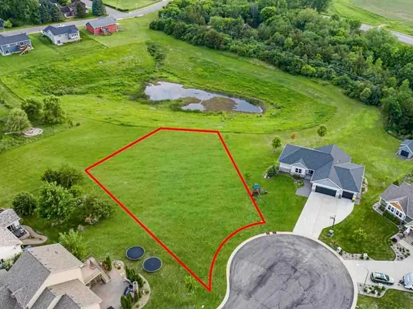 104 Spruce Ct, Le Sueur, MN 56058