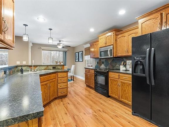4th image of 608 N Rockwell Ct