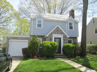 74 Woodside Ave, Freeport, NY 11520