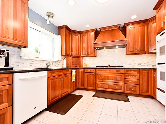 5th image of 9415 Kedvale Ave