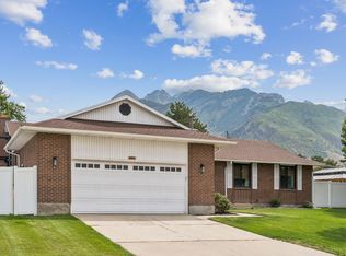 6877 S Pineview Cir, Salt Lake City, UT 84121