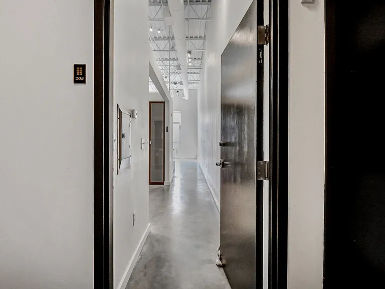 2514 Abercorn St #205 — Photo 5