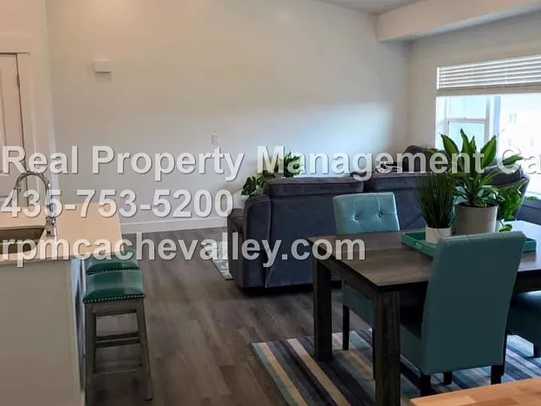 163 E 550 N #A301 — Photo 15