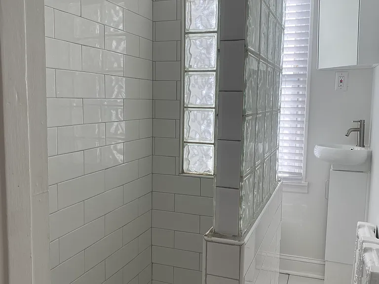 1370 Gillingham St #2 — Photo 2