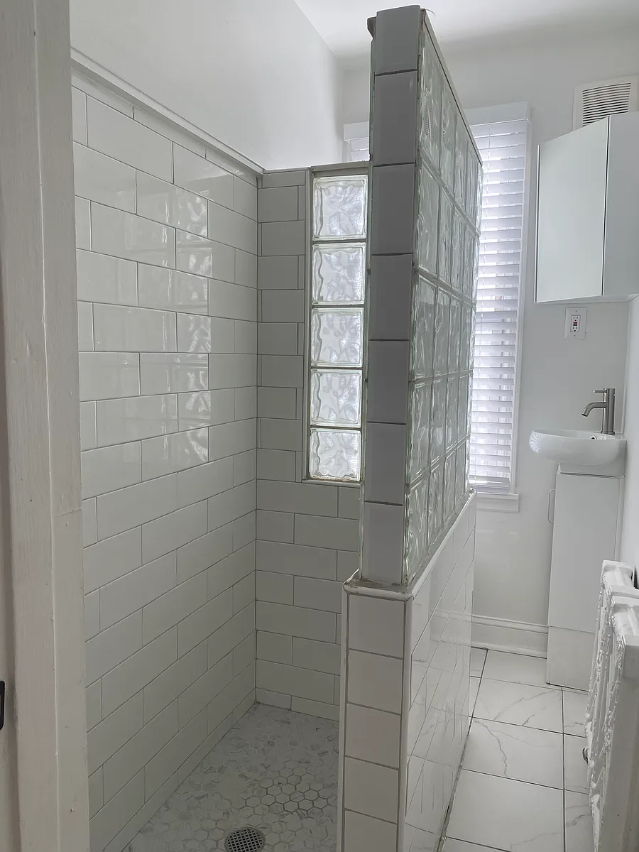 Building Photo - 1370 Gillingham St #2