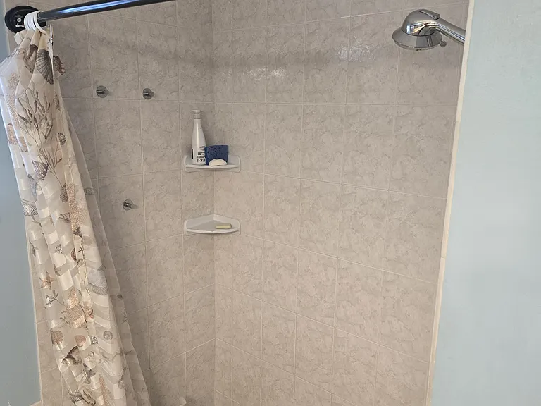 1220 Franklin Dr — Photo 12