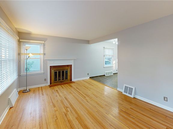 3rd image of 2532 Marcia Blvd