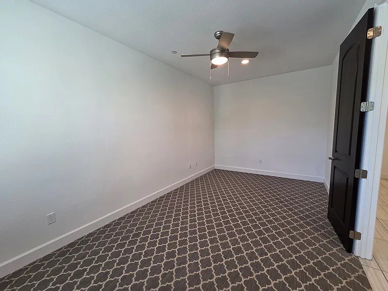953 Kennedy Dr — Photo 9