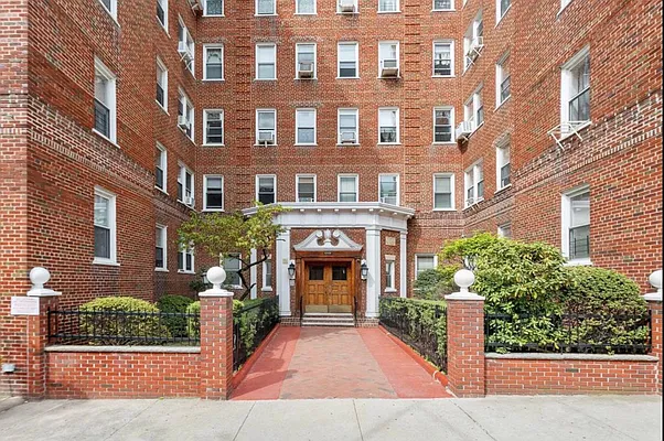 Rented by E Realty International Corp | media 19