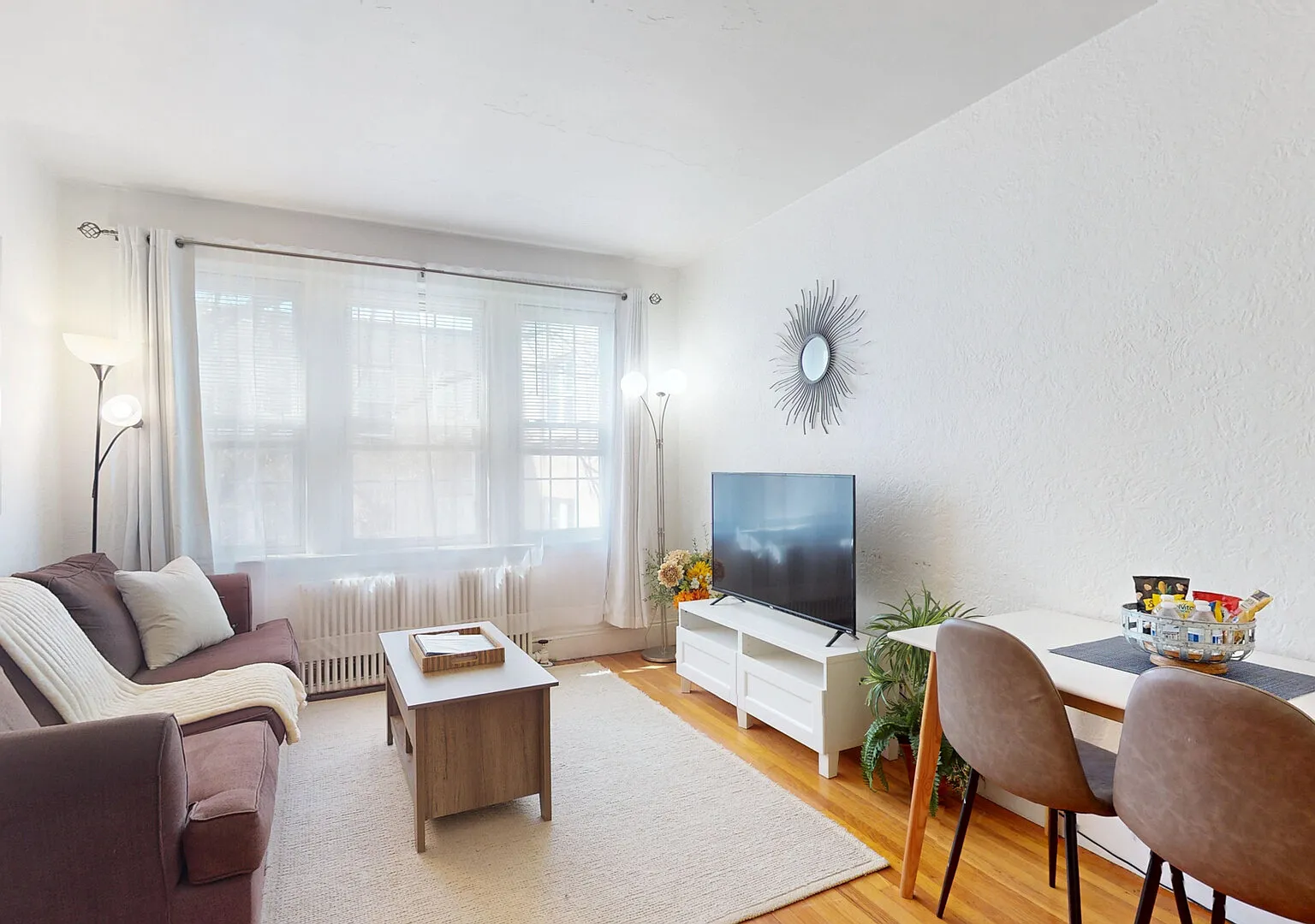 Kil9043 Sunny, Renovated, Furnished 1-Bed, Close To Bu, Bc, Mbta — Photo 2
