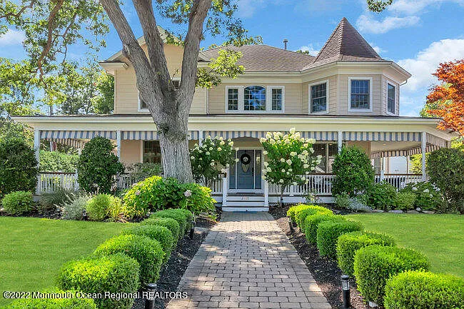 6 bed, 5.5 bath, $20,000 — Photo 1