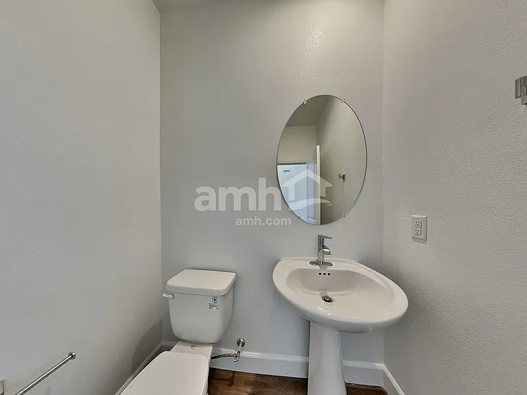 6495 Rush Ave — Photo 8