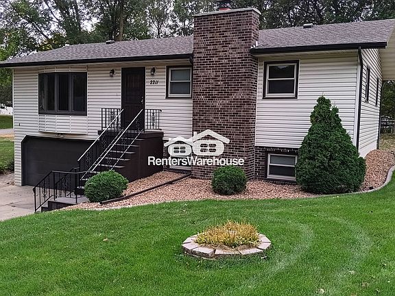 3rd image of 2211 Imperial Dr