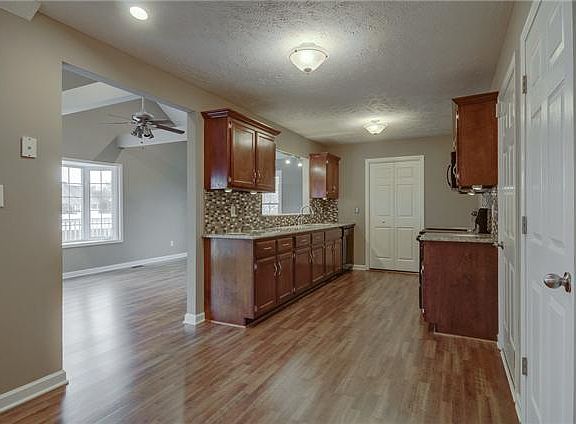 3rd image of 3889 Gaine Dr