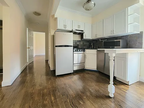 130 E 4th St #7 Photo 1