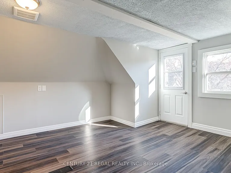 184 Maplewood Ave — Photo 36