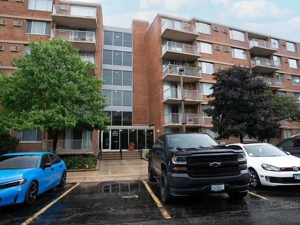 2211 S Stewart Ave APT 1A, Lombard, IL 60148