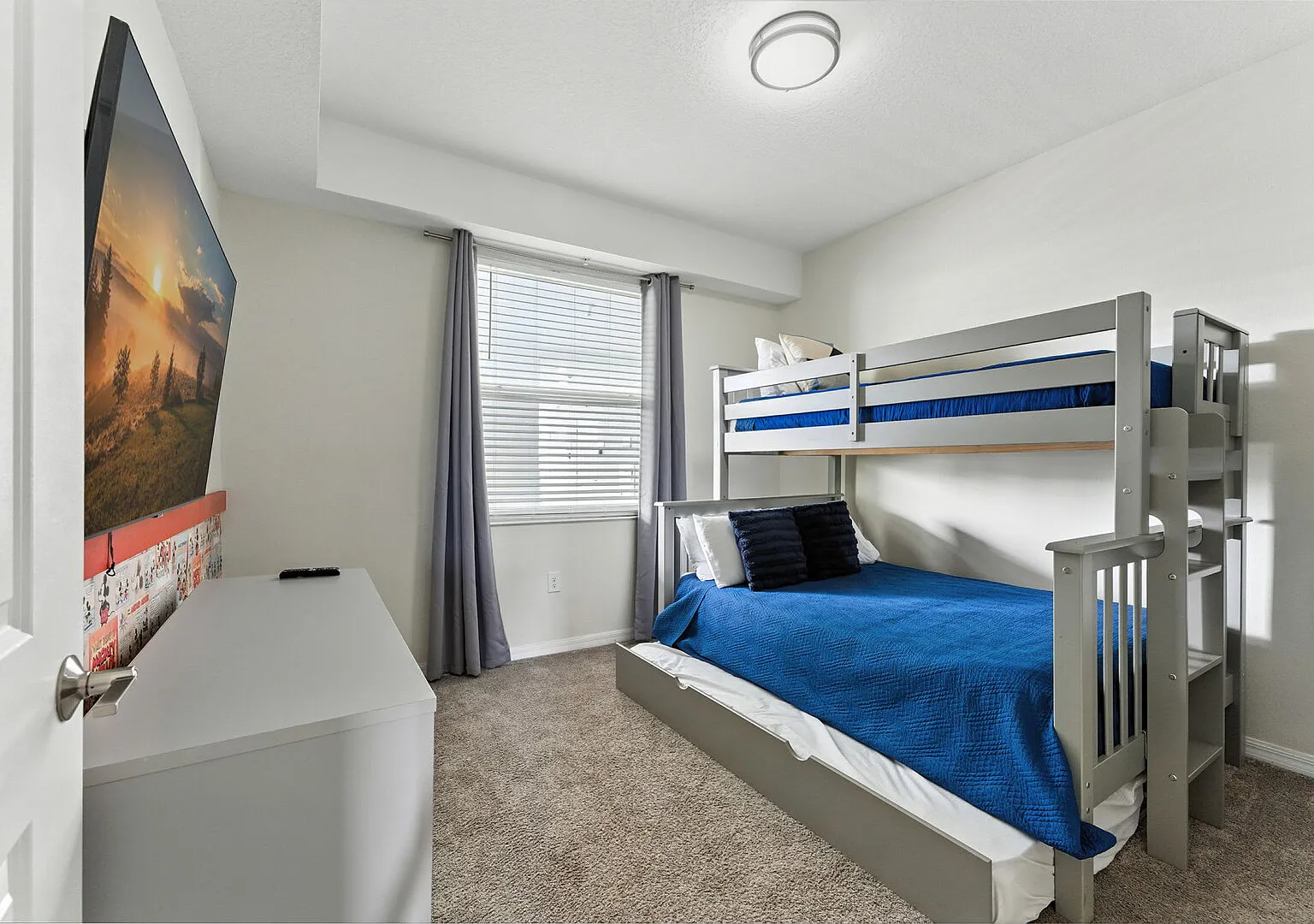 Elegant 2BR in Storey Lake, Top Location — Photo 4