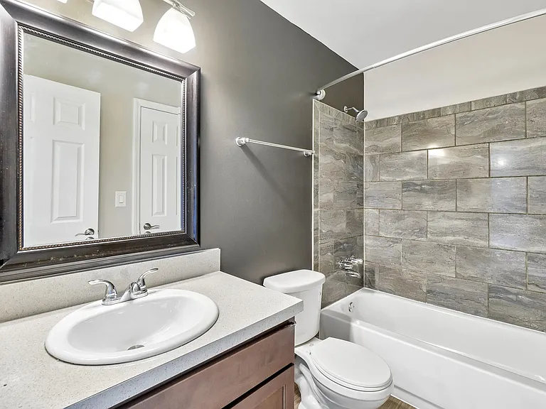 Pointe West Apartments — Photo 13