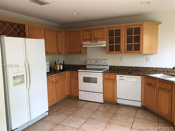 3rd image of 10890 NW 52nd St