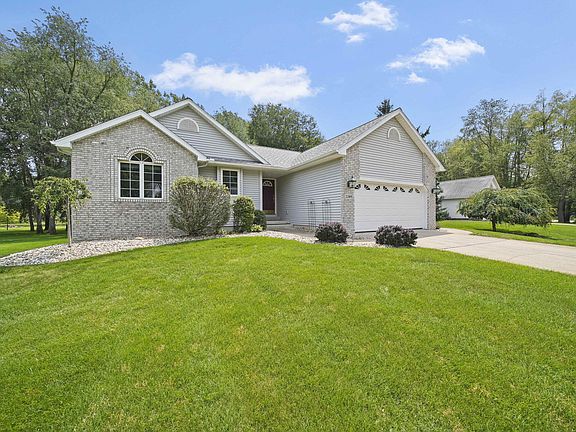 4th image of 2209 Lake Wood Dr