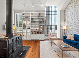 10 Saint James Ct, Philadelphia, PA 19106