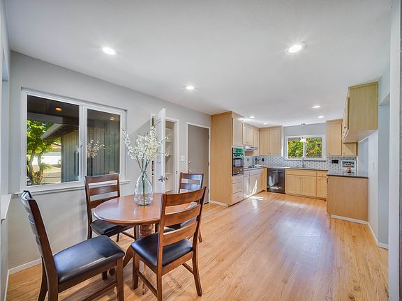 2nd image of 2542 Patricia Dr